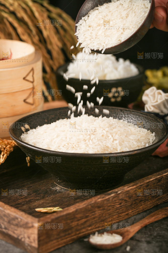 盘子里的长粒香米