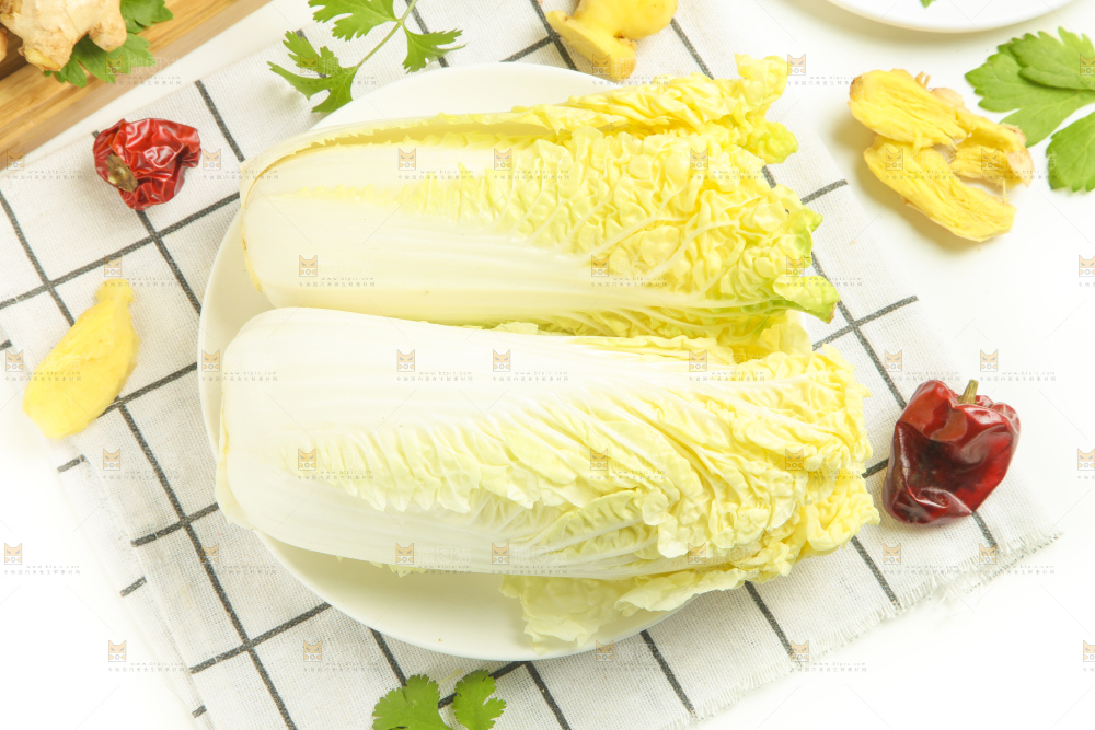 盘子里装着白菜