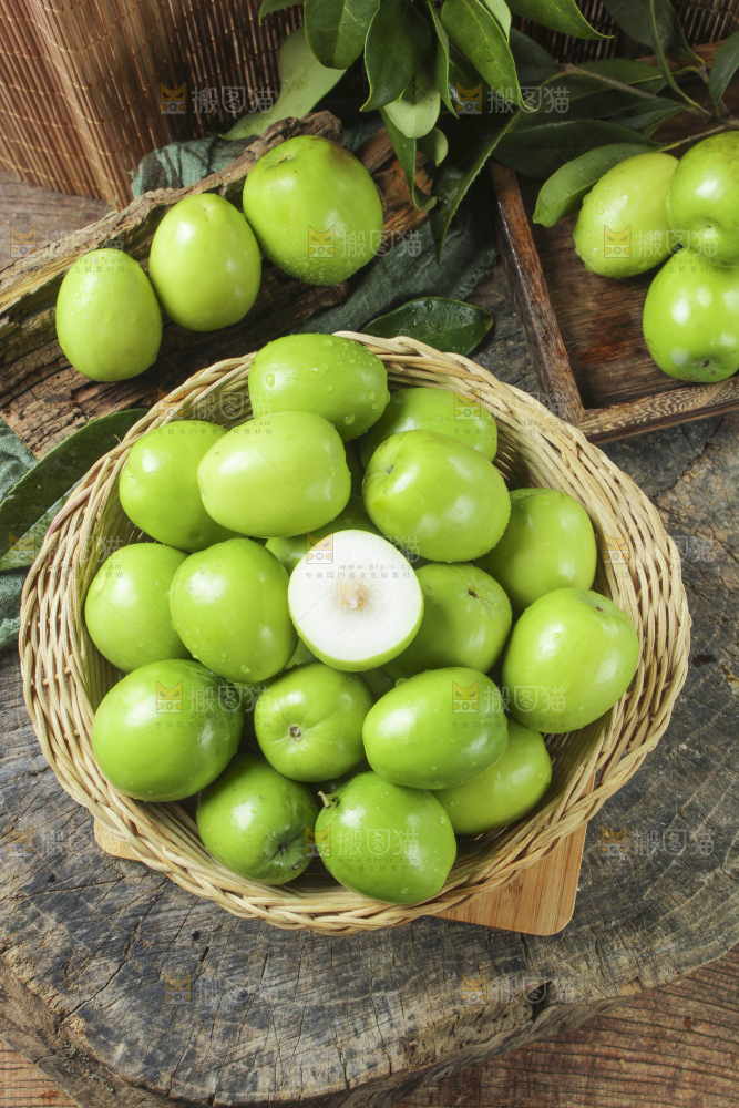 篮子里装着福建漳州牛奶大青枣