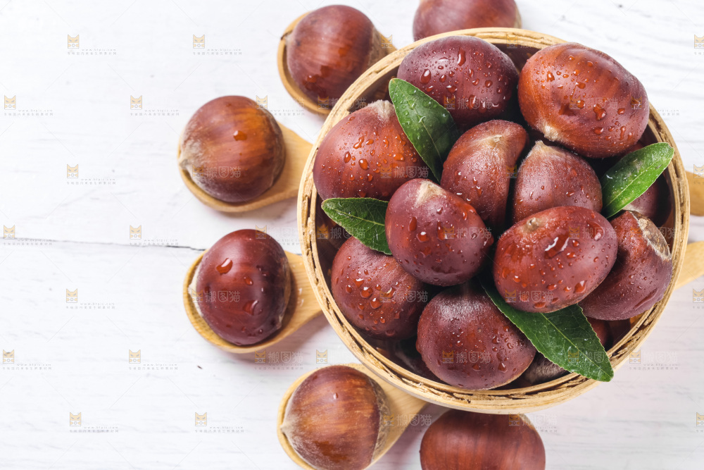 篮子里装着板栗