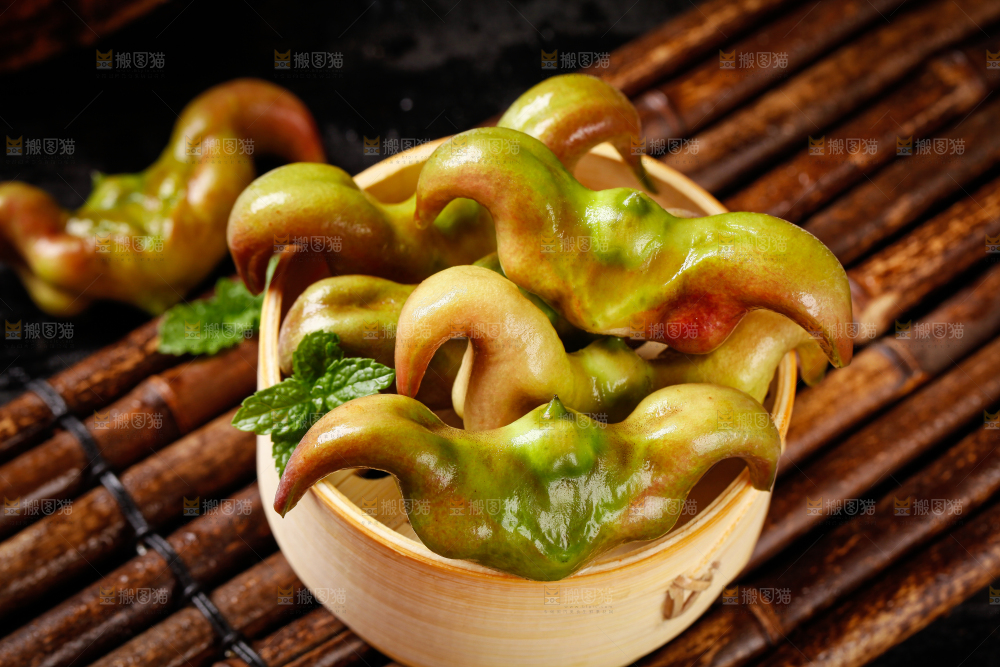 竹底上的菱角