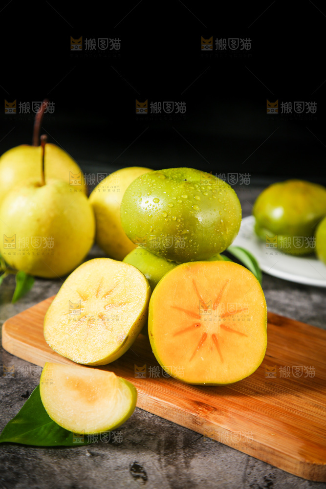 木板上的青柿子