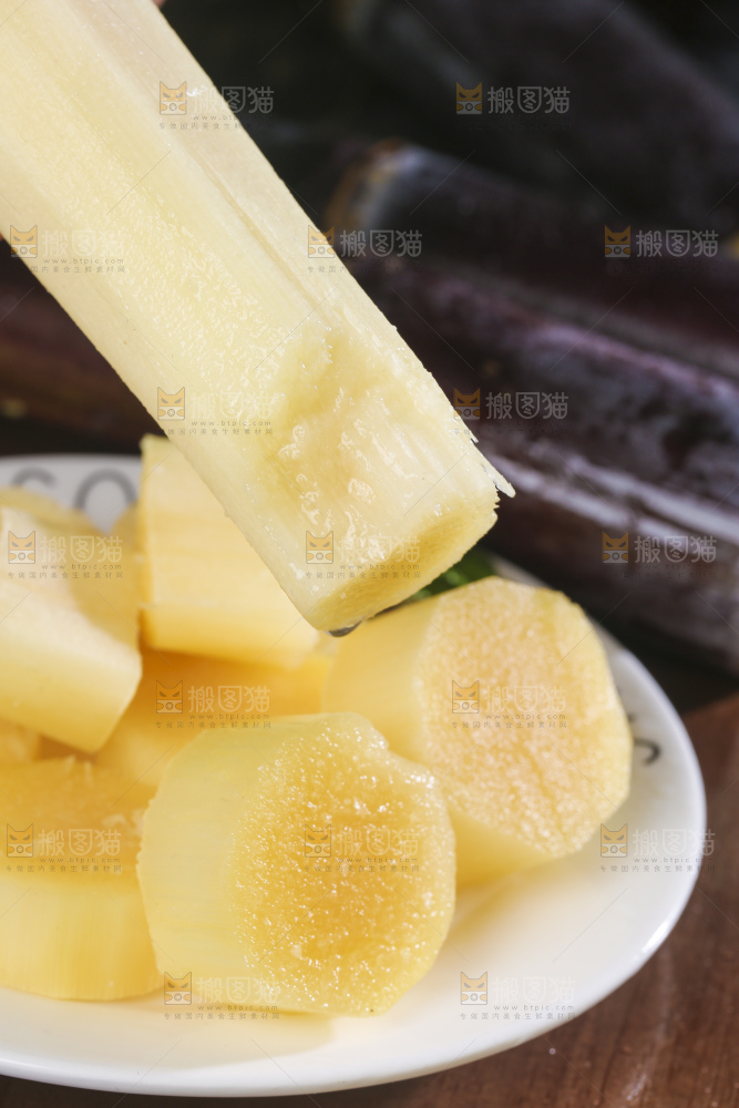 深底上放着黑皮甘蔗