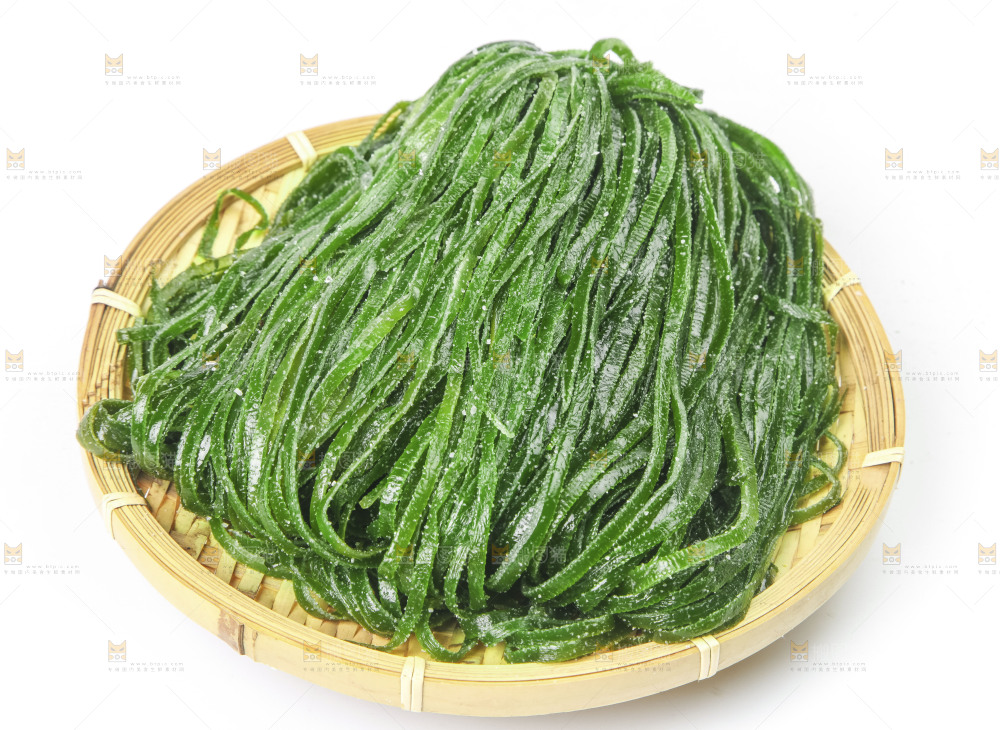 白底上的盐渍海带丝