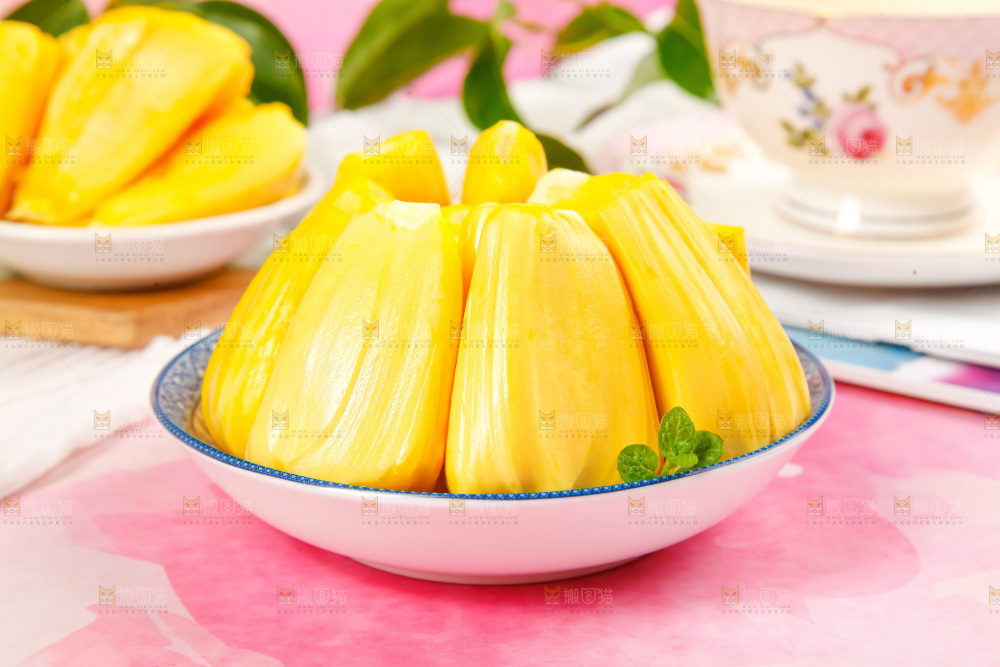 盘子里的泰国黄心菠萝蜜