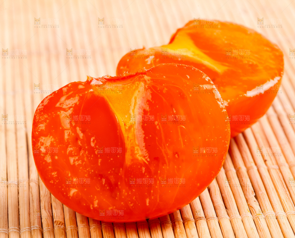 竹底上的柿子
