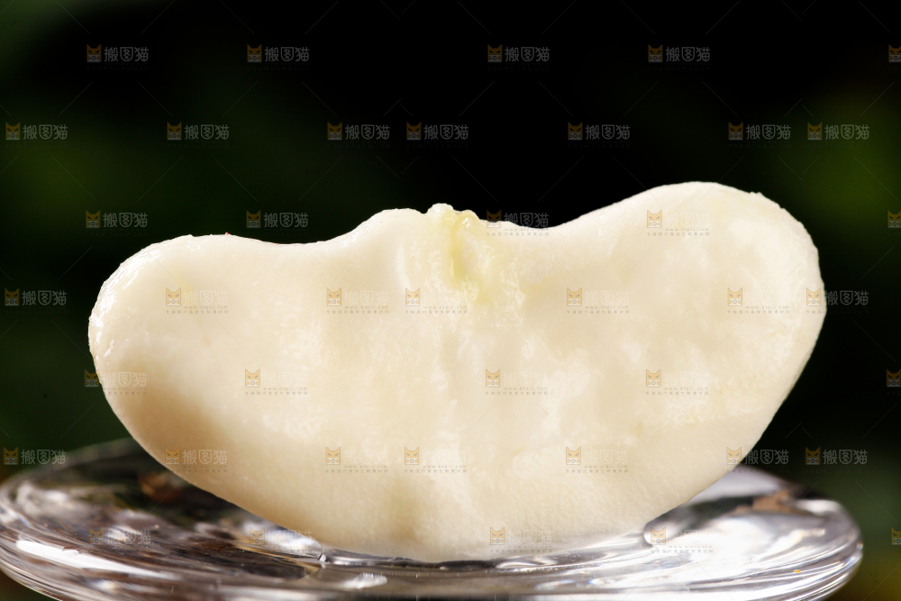 碟子里的洪湖菱角