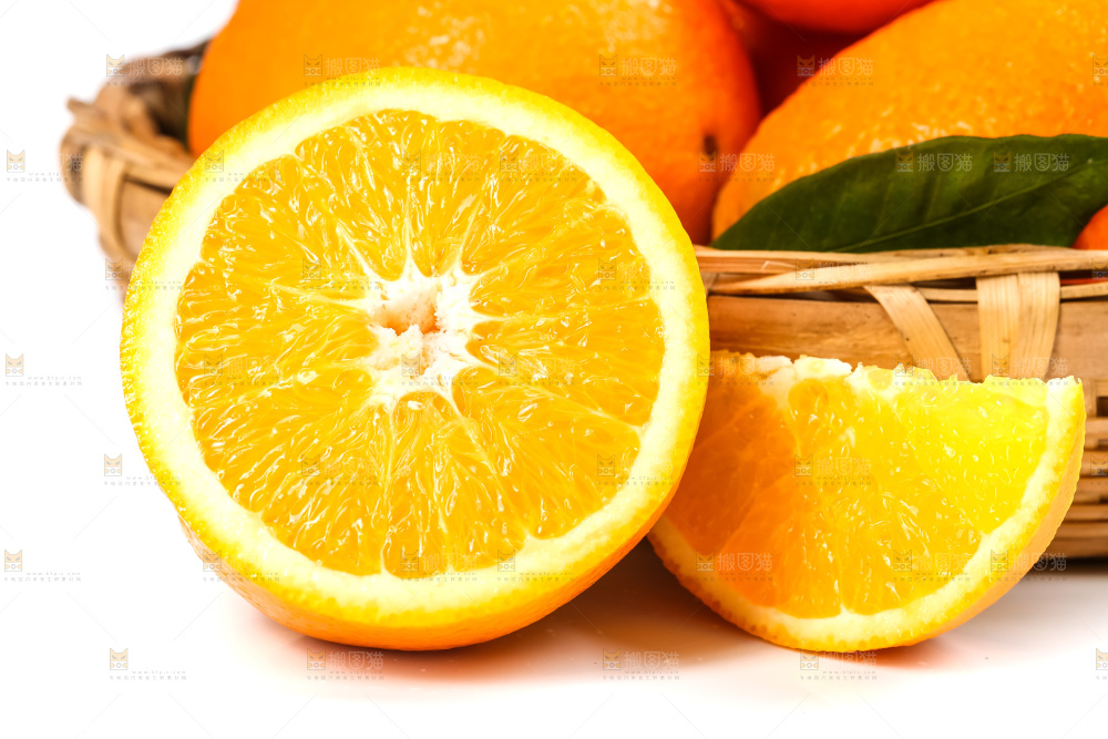 篮子里装着奉节脐橙