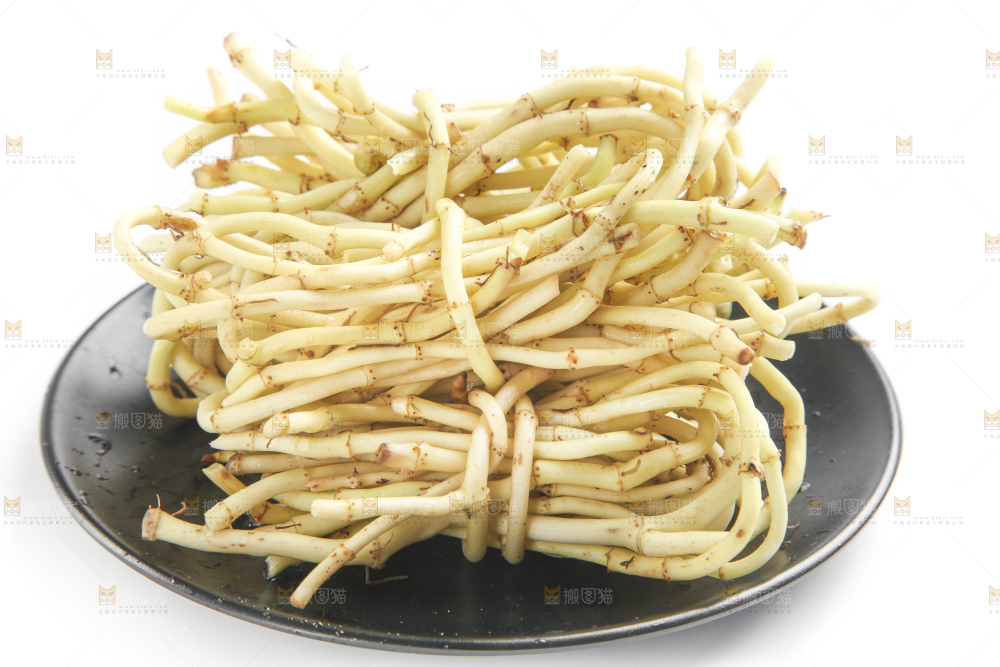 盘子里装着湖北鱼腥草