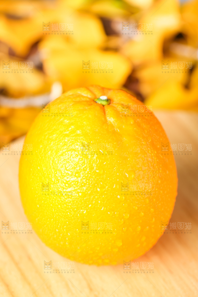 木板上的赣南脐橙