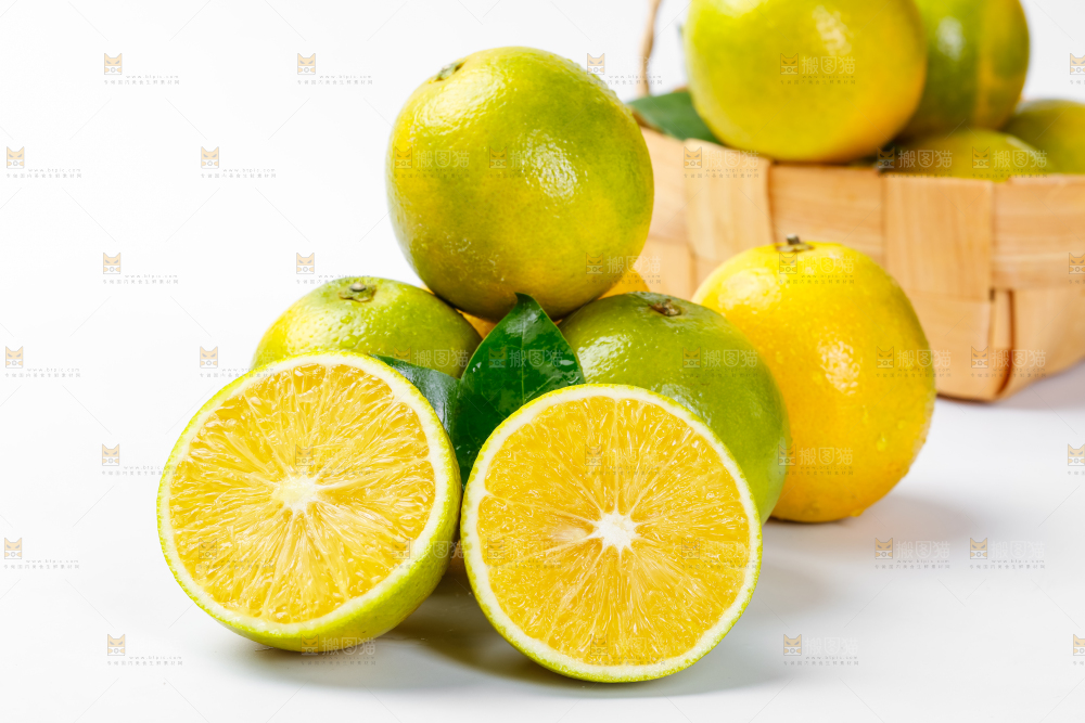 白底上放着蜜橙