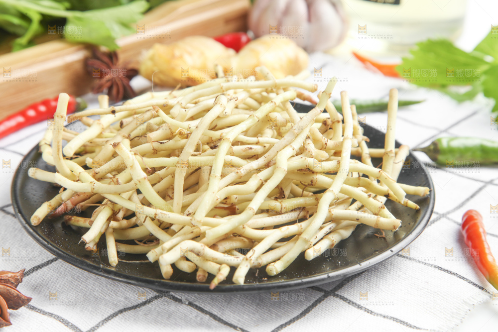 盘子里的折耳根