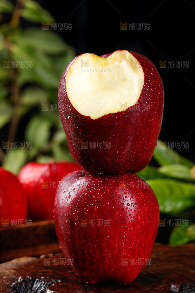 深底上放着甘肃花牛苹果