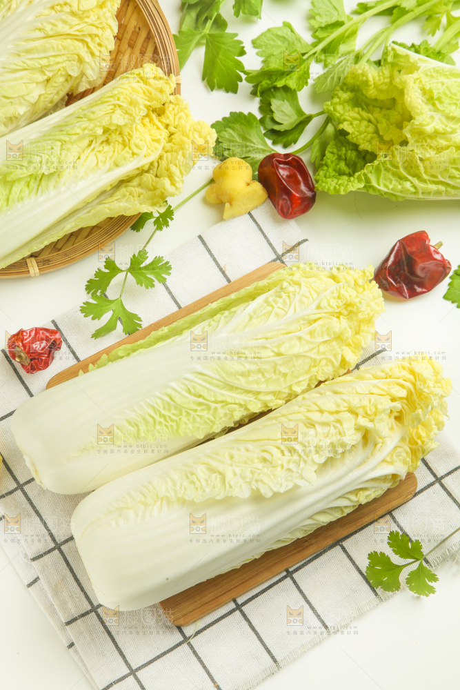 木板上的大白菜