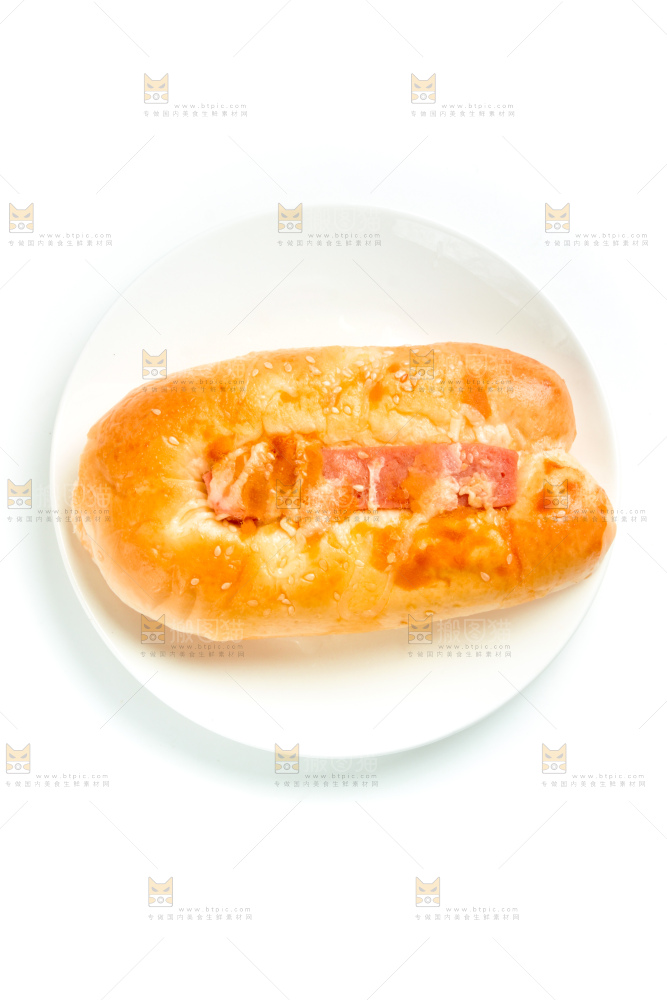 盘子里装着火腿面包