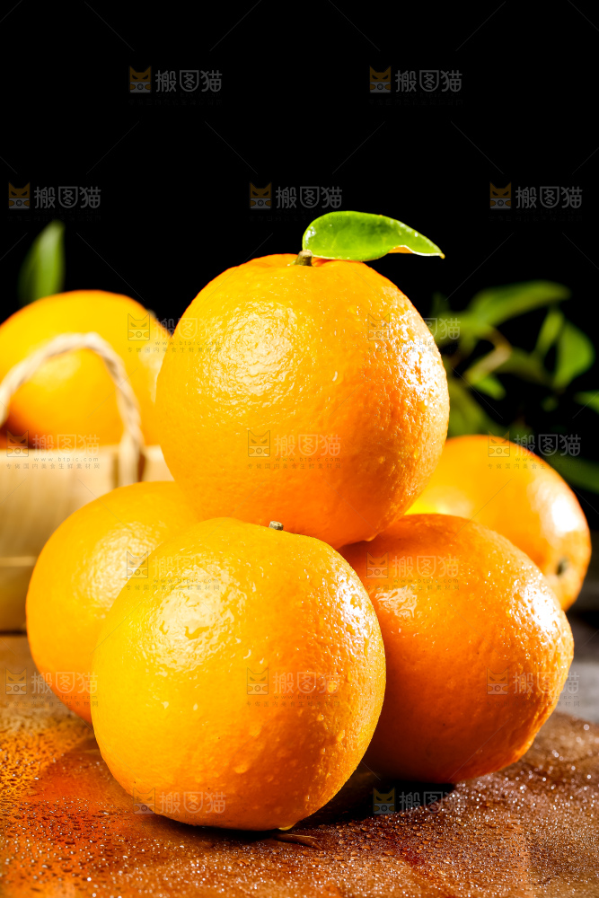 黄板子上的脐橙