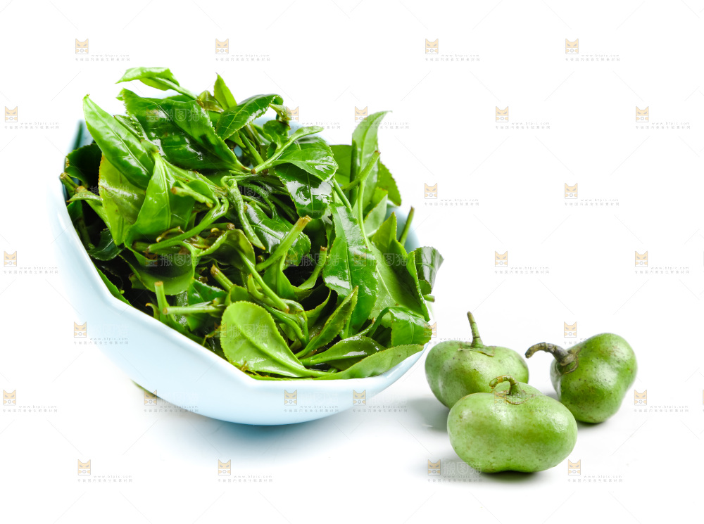 白底上摆放着茶叶子