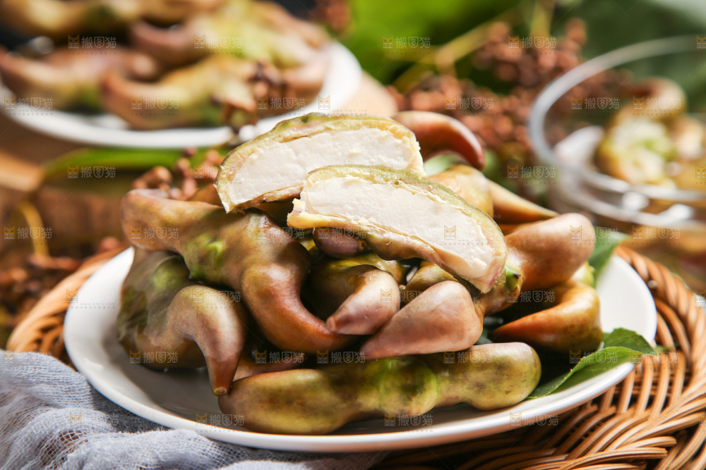 盘子里的菱角