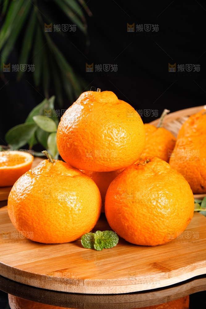 木板上放着四川不知火丑橘