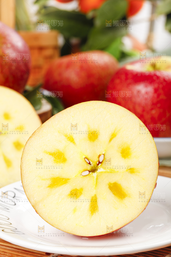 盘子里装着新疆丑苹果