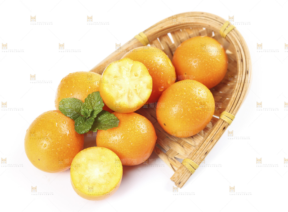 白底上摆放着新鲜金橘