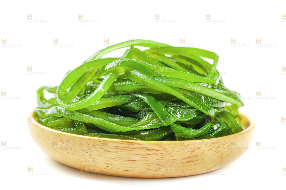白底上摆放着盐渍海带丝