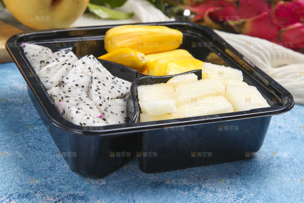 盒子里装着水果拼盘
