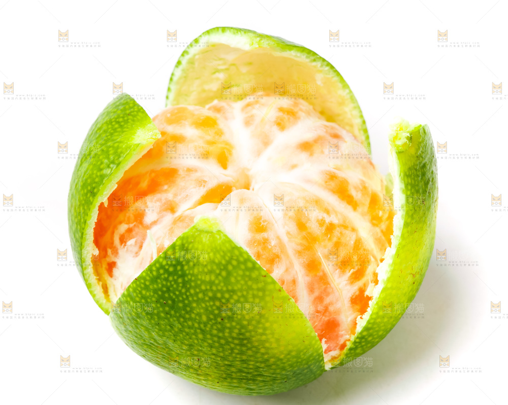 白底上放着蜜橘