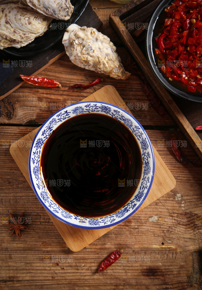 盘子里的蚝油