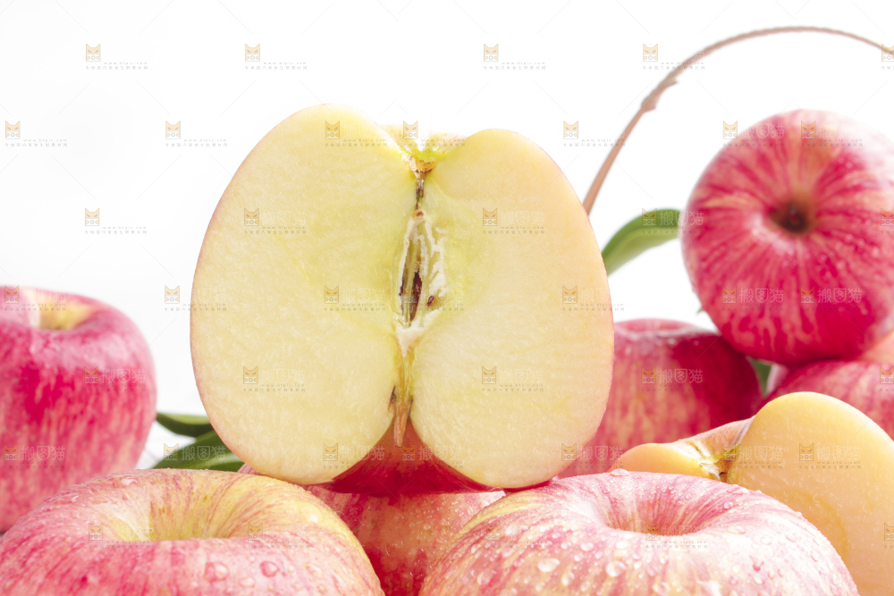 木板上的红富士苹果