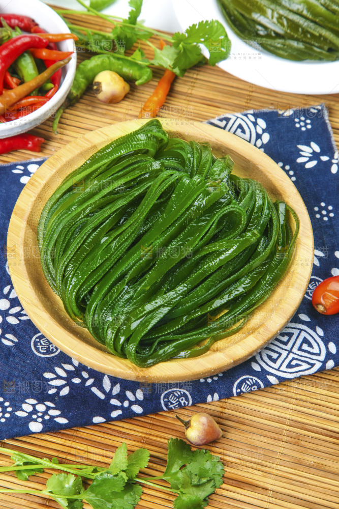 盘子里装着山东海带丝