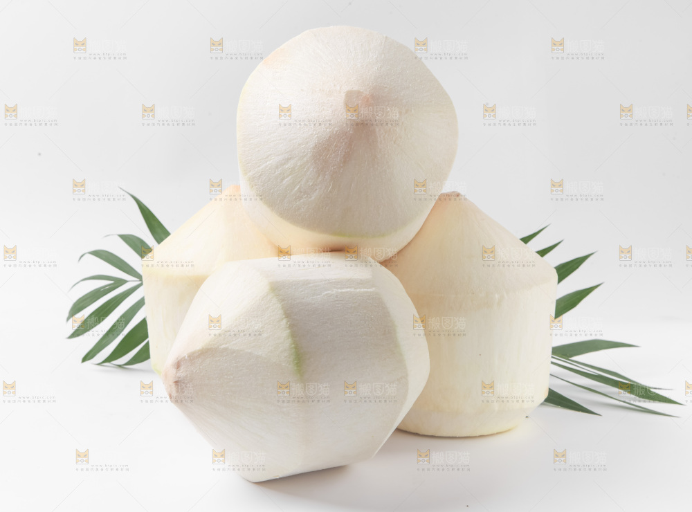 白底上放着青椰子