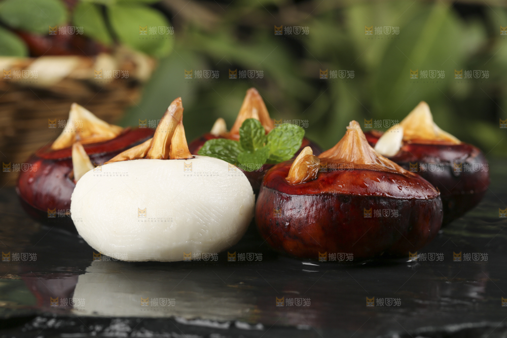 黑石板上的荔浦马蹄