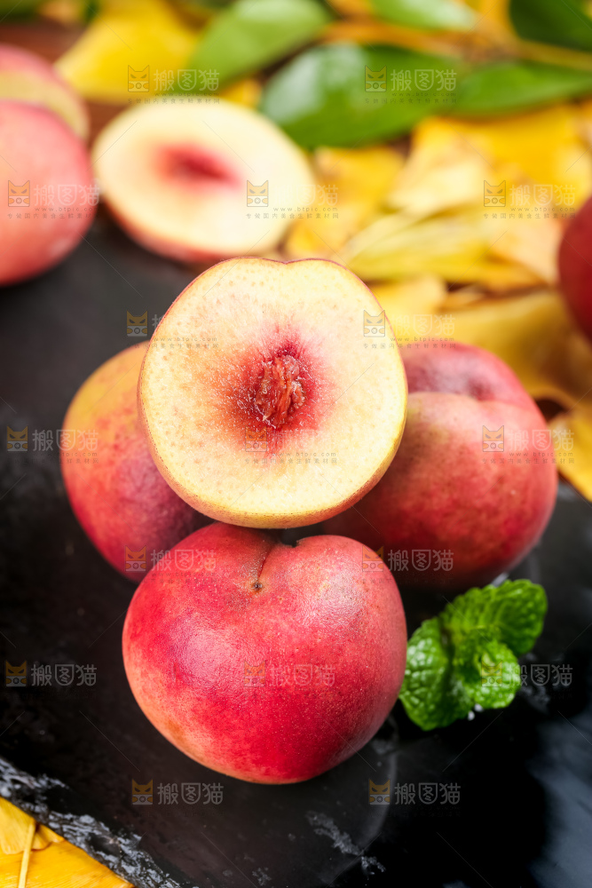黑石板上的沂蒙冬桃