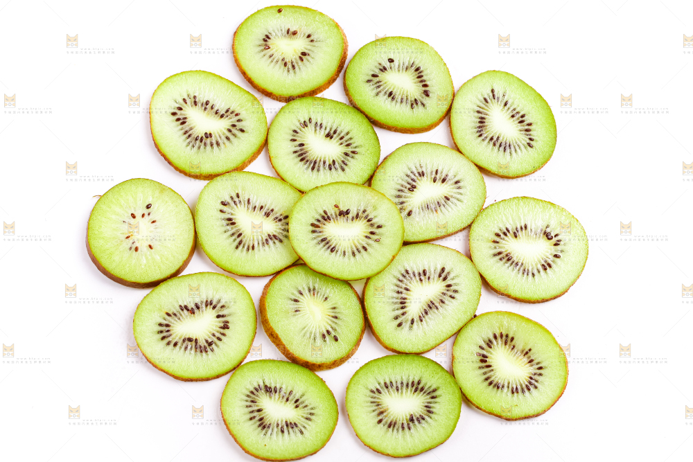 白底上摆放着猕猴桃片