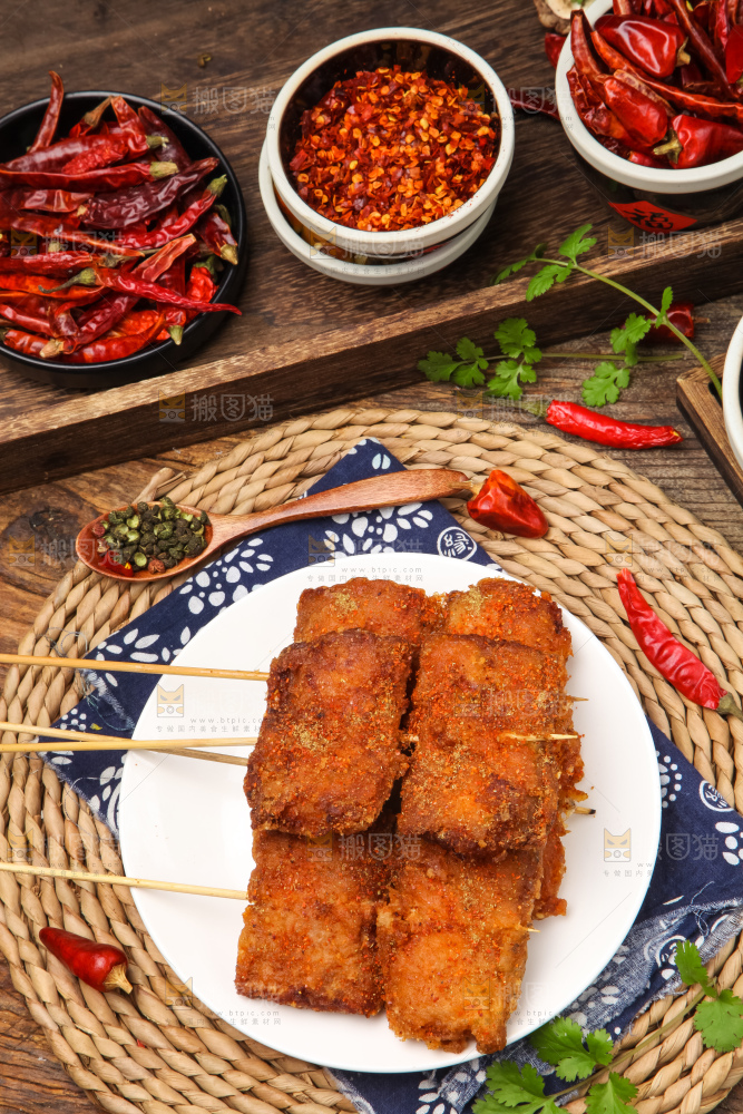签子上穿着香酥带鱼