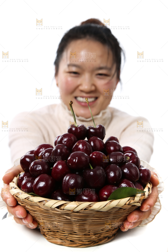 篮子里装着智利车厘子