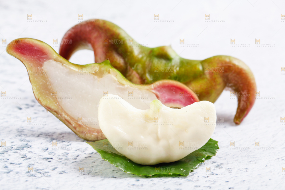 白底上的菱角