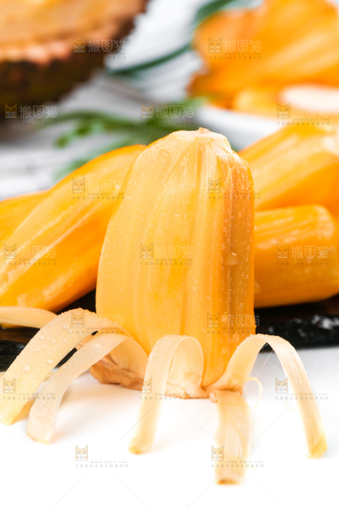 黑石板上的越南红心菠萝蜜