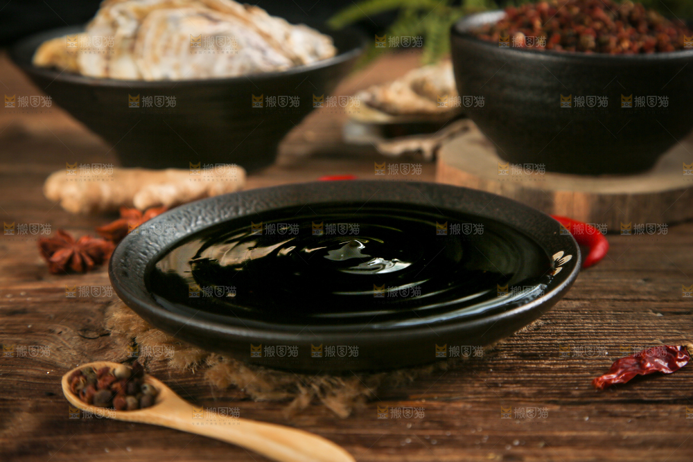 盘子里的蚝油