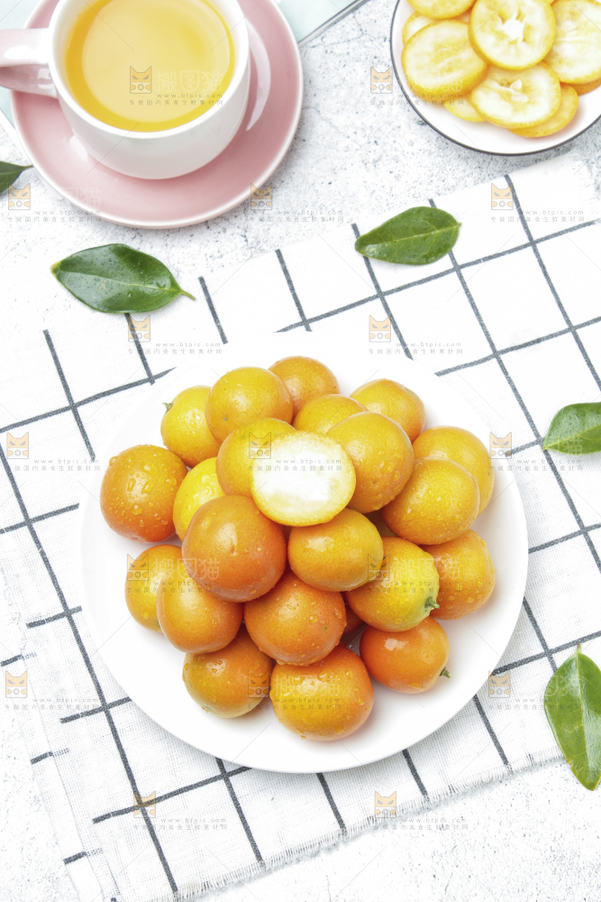 盘子里的小金桔