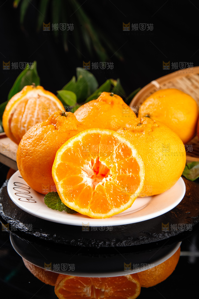 石板上放着一碟丑八怪