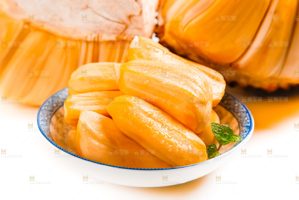 白底上放着越南红心菠萝蜜