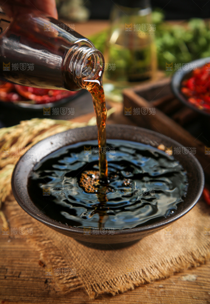盘子里装着老陈醋