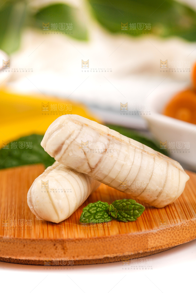 木板上的大虾酥糖