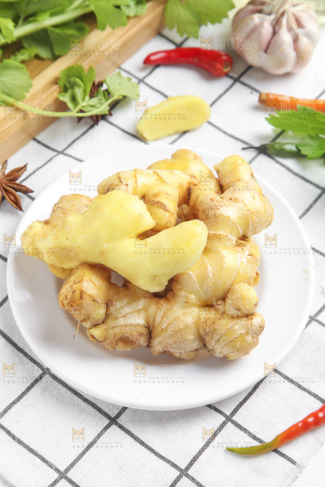 盘子里的小黄姜