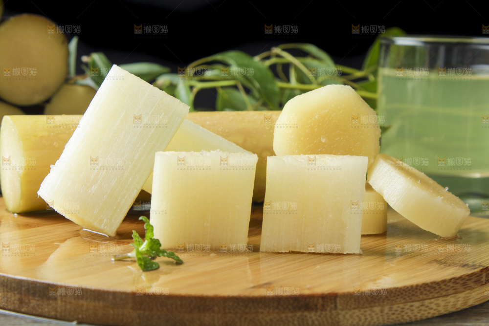 木板上的黄皮甘蔗