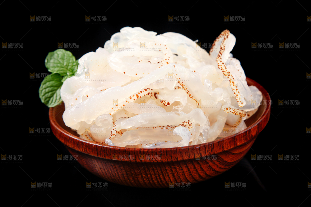 黑底上的珊瑚海蜇