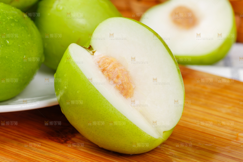 木板上的牛奶大青枣