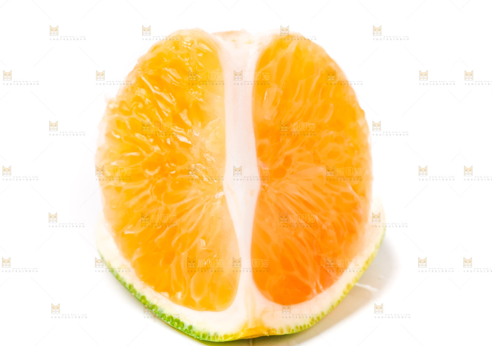白底上放着蜜橘